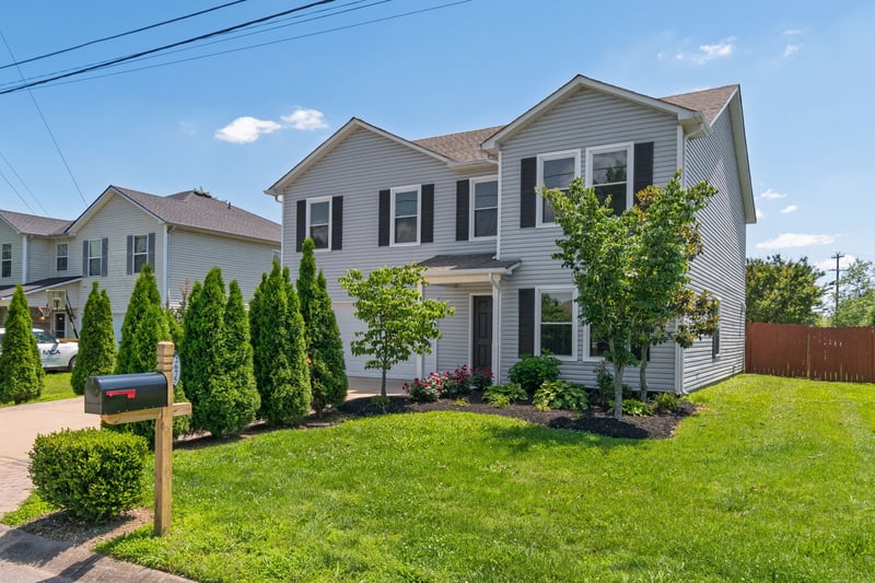 2675 Sutherland Dr, Thompsons Station, TN 37179