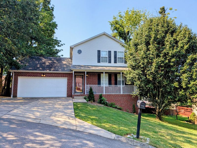 104 E Ridge Ct, Hendersonville, TN 37075