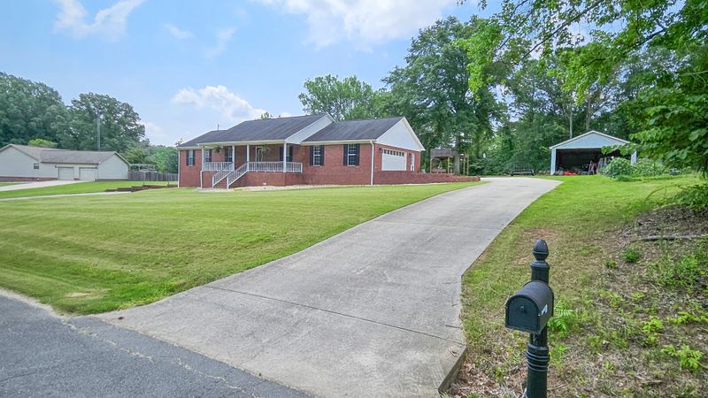 1100 Rain Tree Dr, Tuscumbia, AL 35674