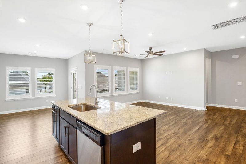 413 Meandering Way, White House, TN 37188