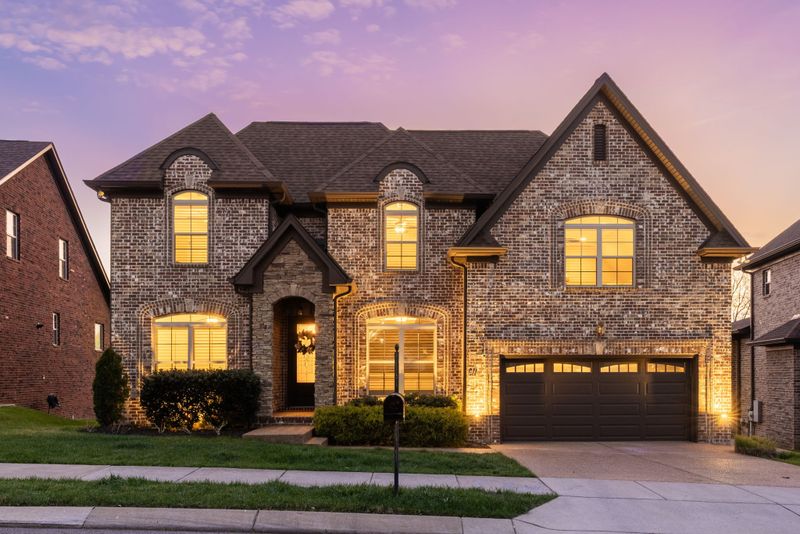 611 Southshore Pt, Mount Juliet, TN 37122