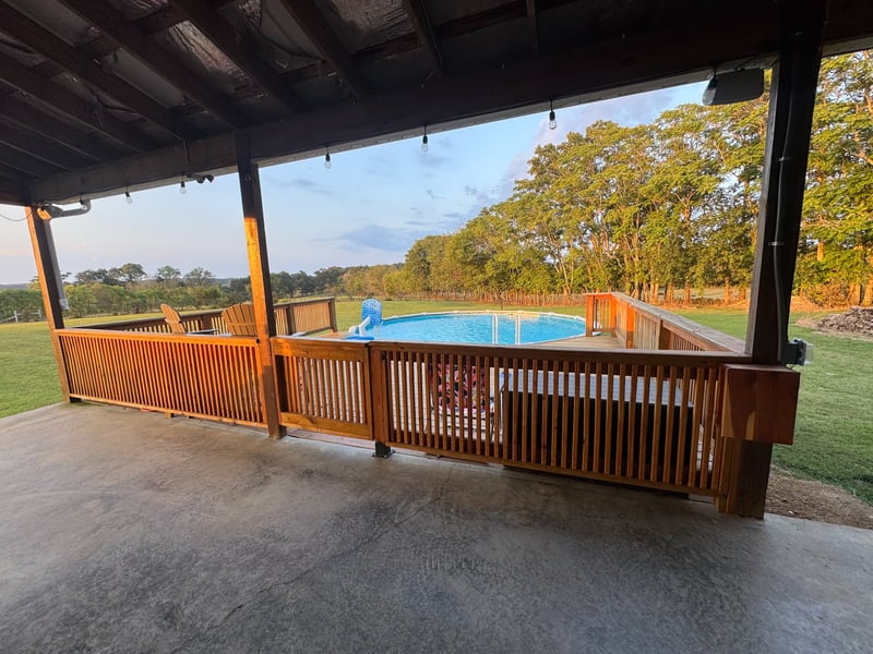 399 Edgar Meeks Rd, Burns, TN 37029