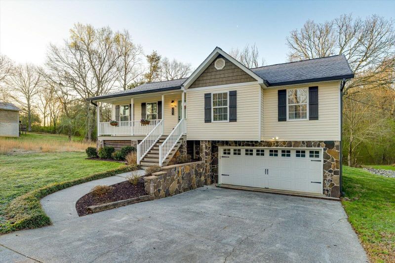 203 Darvin Ln, La Fayette, GA 30728