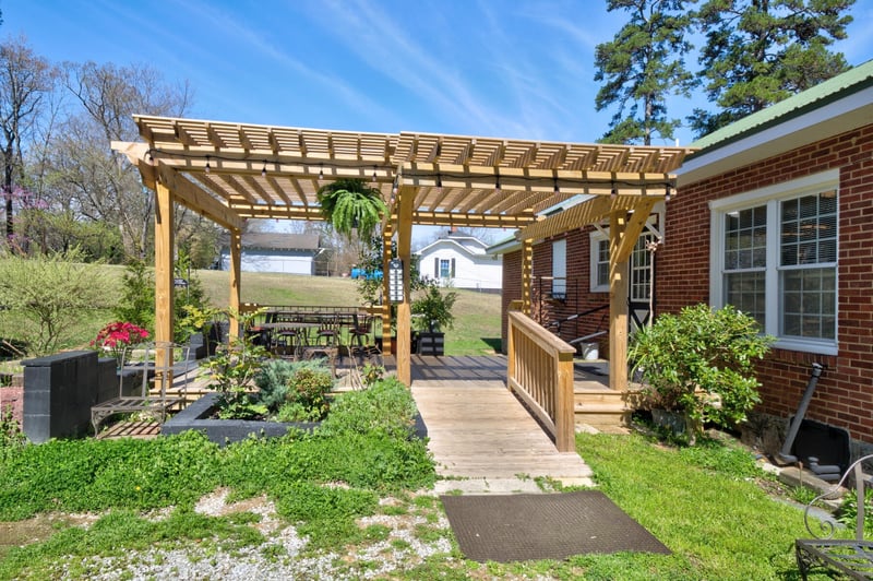 809 N Oakwood St, Rossville, GA 30741