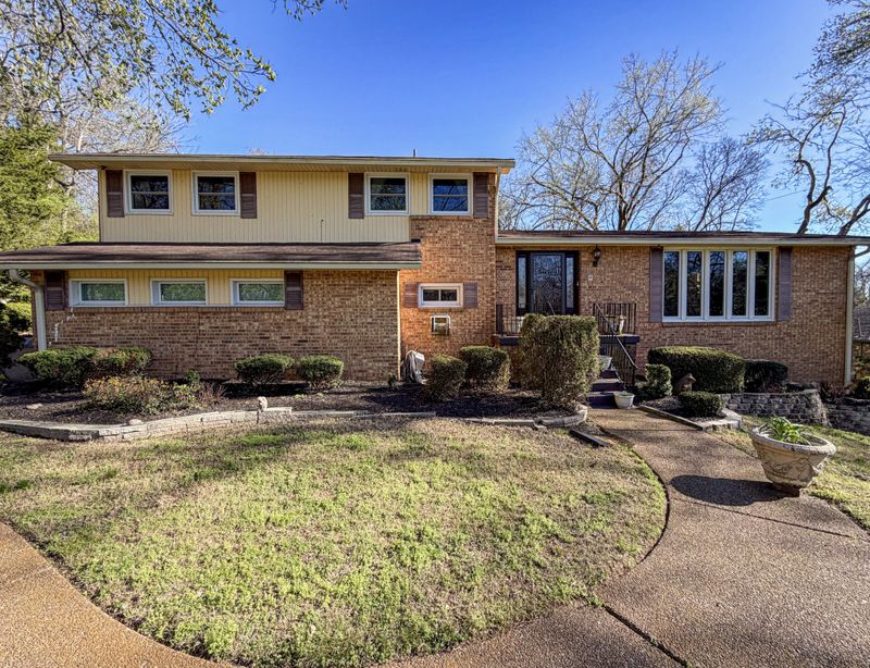 3615 Fairmeade Dr, Nashville, TN 37218