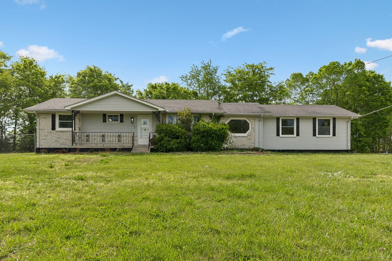 1003 Twin Creek Rd, Charlotte, TN 37036