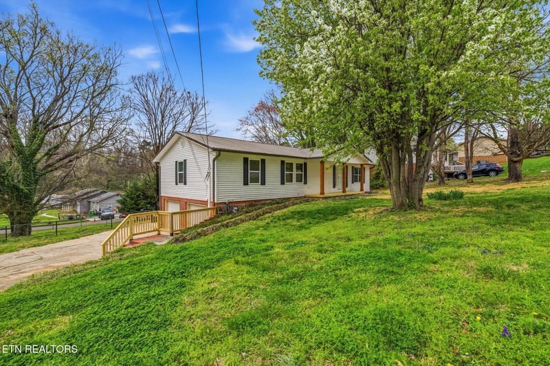 2001 Wayne Cir, Maryville, TN 37804