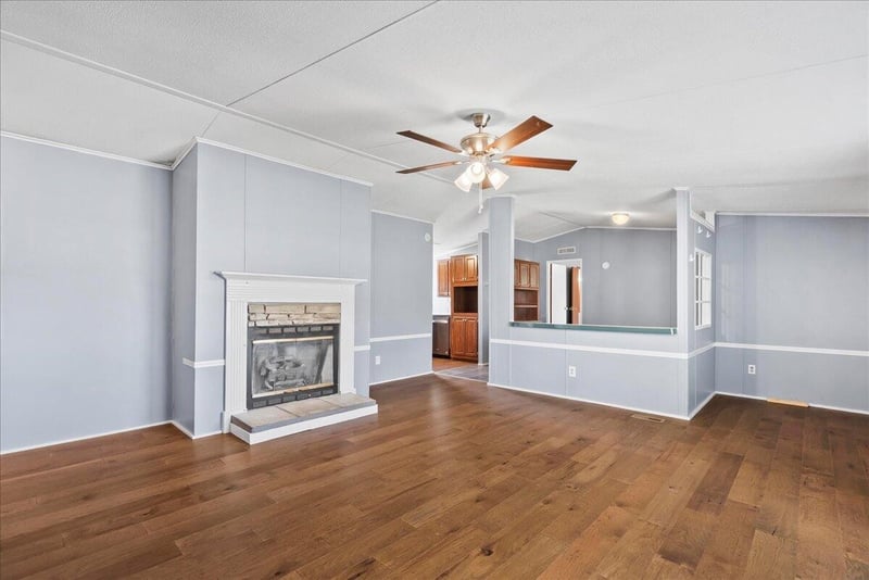 46 W Pine St, Chatsworth, GA 30705