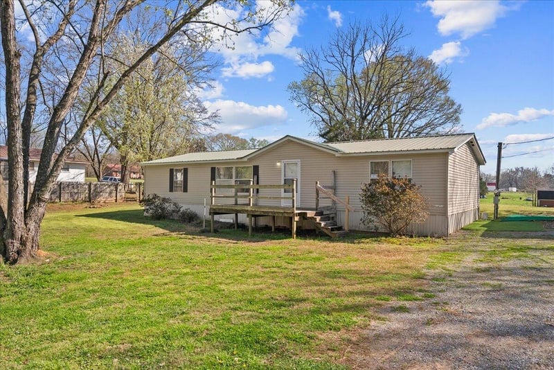 46 W Pine St, Chatsworth, GA 30705