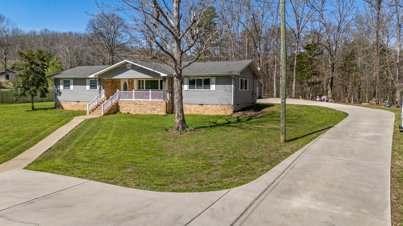 310 Daniels Rd, Trenton, GA 30752