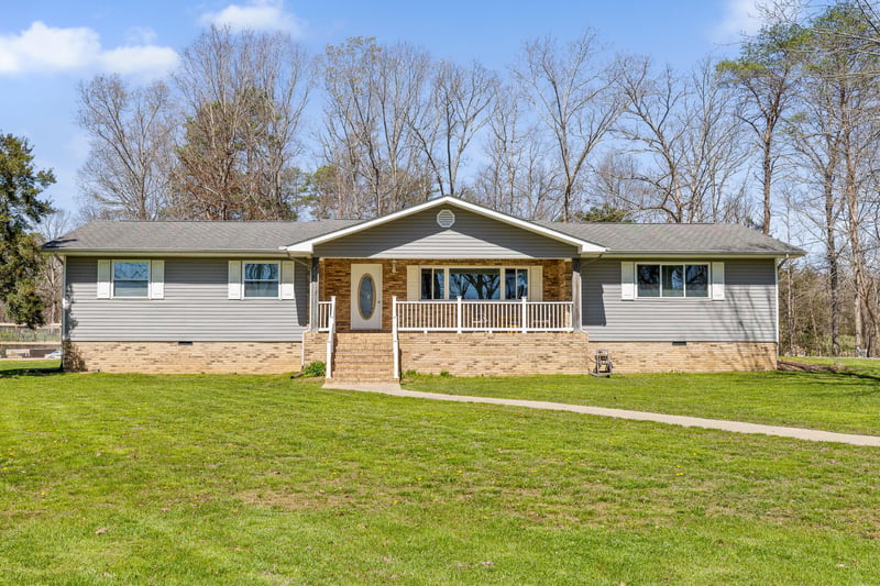 310 Daniels Rd, Trenton, GA 30752
