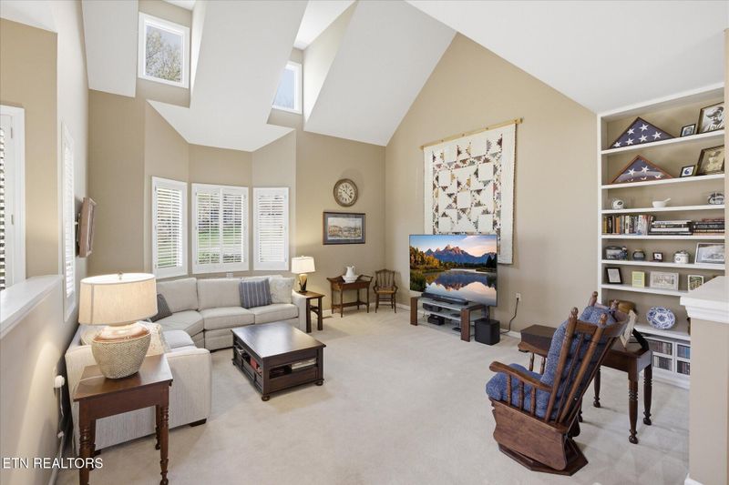 8424 Barbee Ln, Knoxville, TN 37923