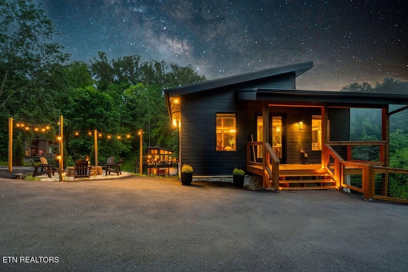 1514 Mountain Dr, Sevierville, TN 37876