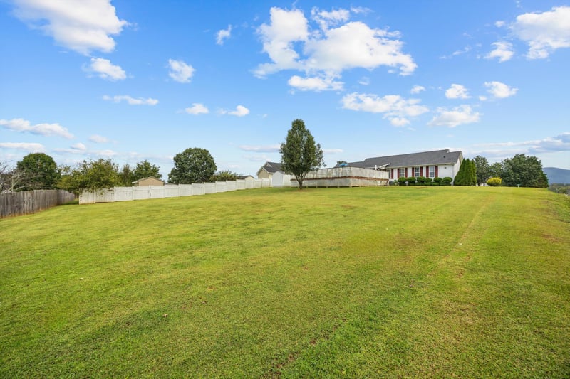 23 Brandon Ln, Chatsworth, GA 30705