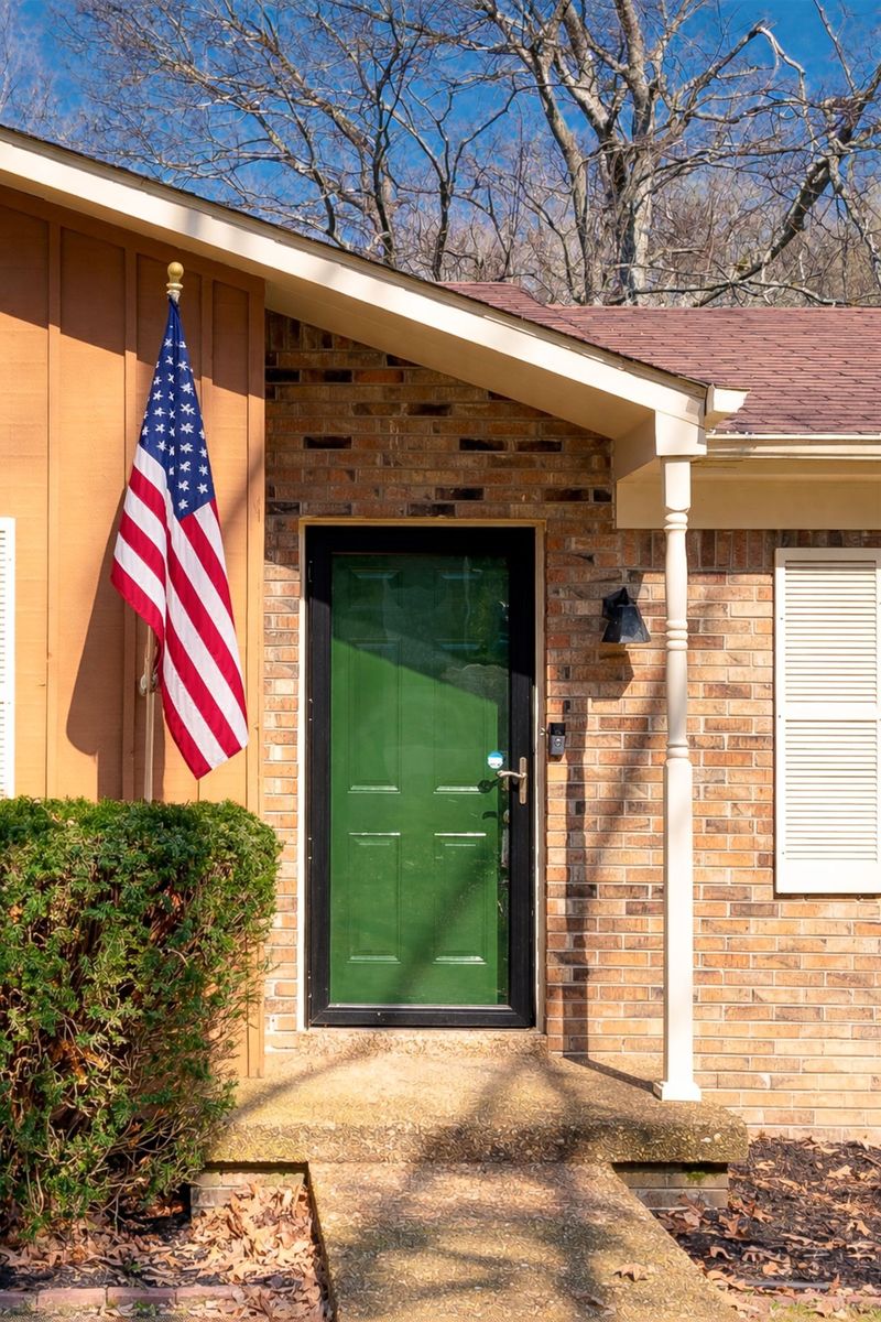 520 Holt Valley Rd, Nashville, TN 37221