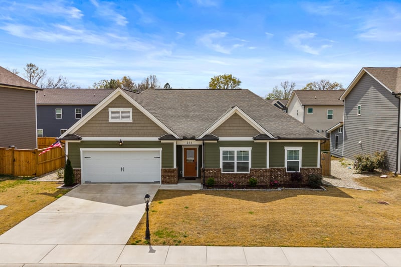 231 Winchester Dr, Rossville, GA 30741