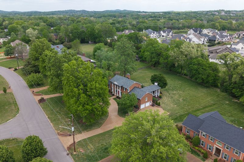 1612 Knox Dr, Brentwood, TN 37027