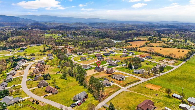 812 Pinebrooke Dr, Maryville, TN 37801