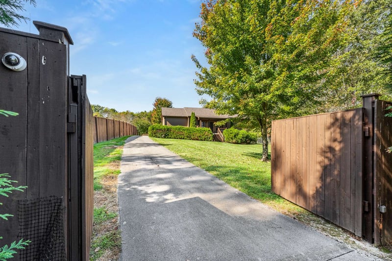 1257 Harris Hollow Rd, Charlotte, TN 37036