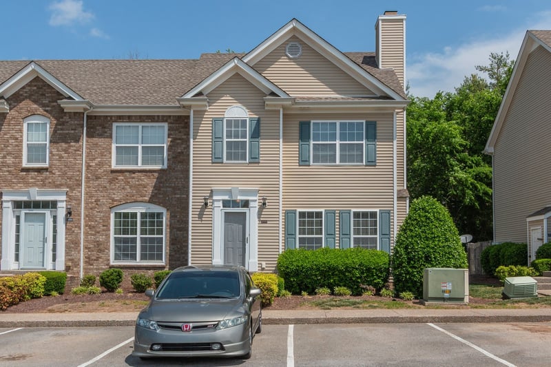 3041 Newport Valley Cir, Thompsons Station, TN 37179