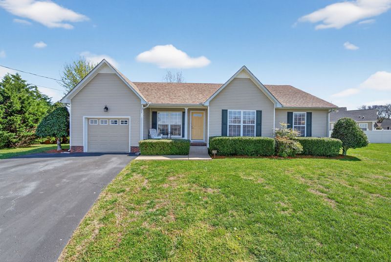 1602 Oxford Ct, Columbia, TN 38401