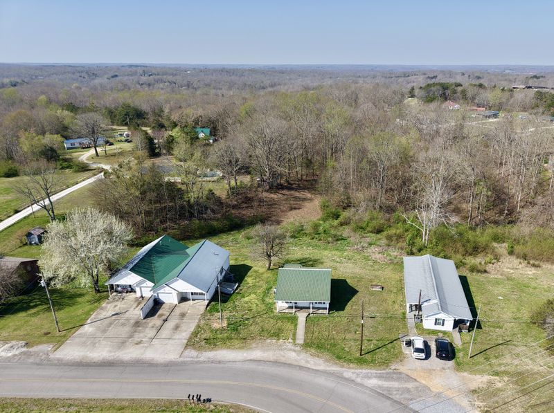 1431 Old Charlotte Rd, White Bluff, TN 37187