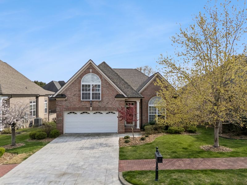 1075 Isaac Franklin Dr, Gallatin, TN 37066