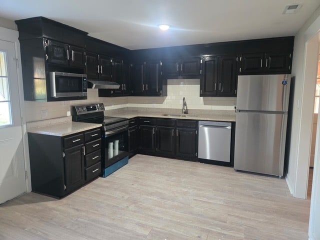 946 Clearview Rd, Cottontown, TN 37048