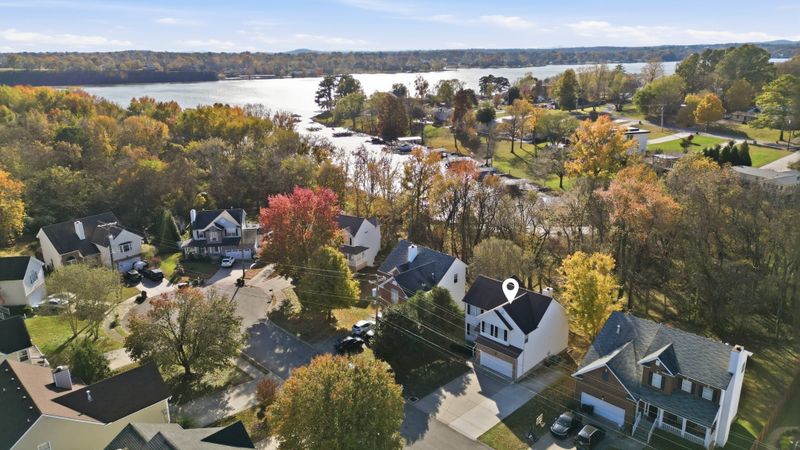 160 Waters Edge Ln, Hendersonville, TN 37075