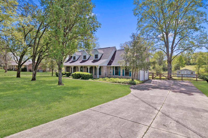 1010 Boze Ln, Gallatin, TN 37066