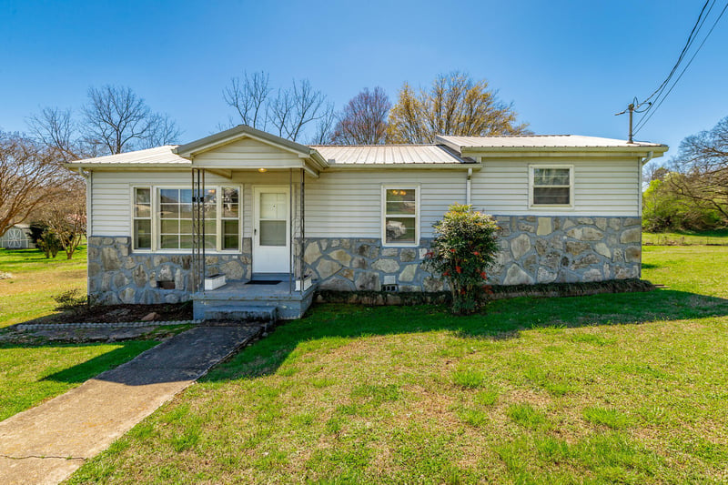 55 Rutledge St, Chickamauga, GA 30707