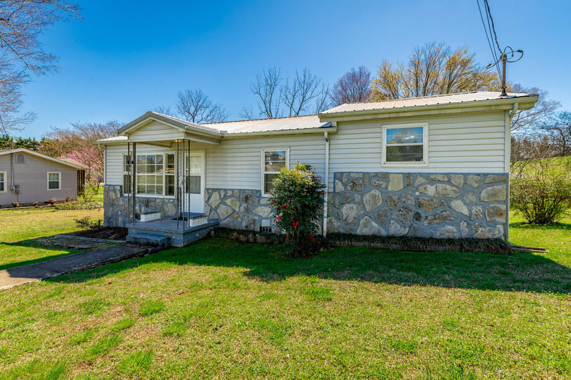 55 Rutledge St, Chickamauga, GA 30707