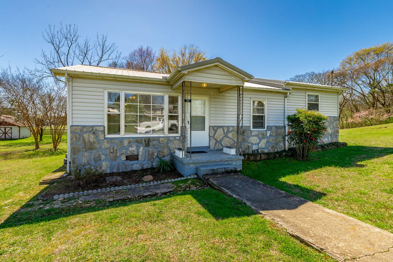 55 Rutledge St, Chickamauga, GA 30707