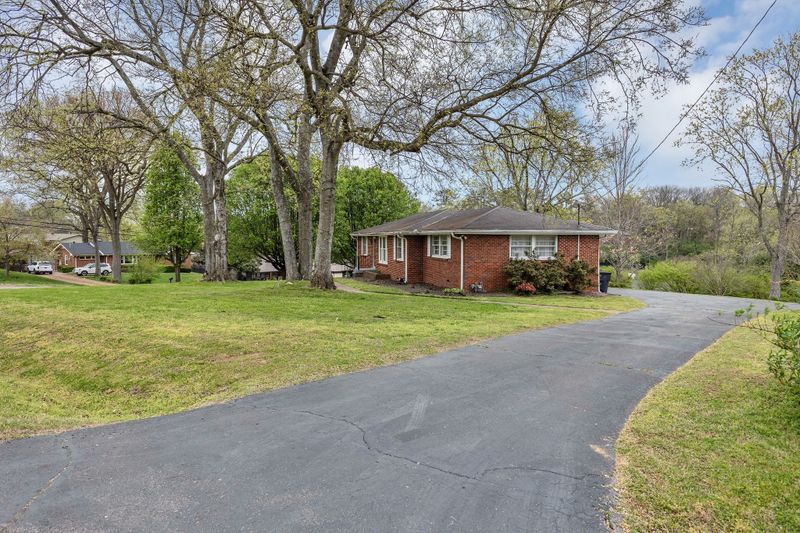 5000 Marchant Dr, Nashville, TN 37211