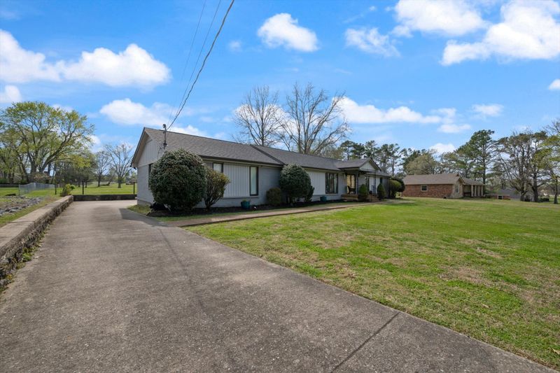 211 Lake Terrace Dr, Hendersonville, TN 37075