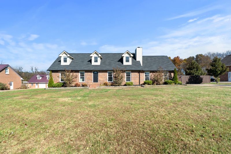 102 Pennsylvania Ave, White House, TN 37188