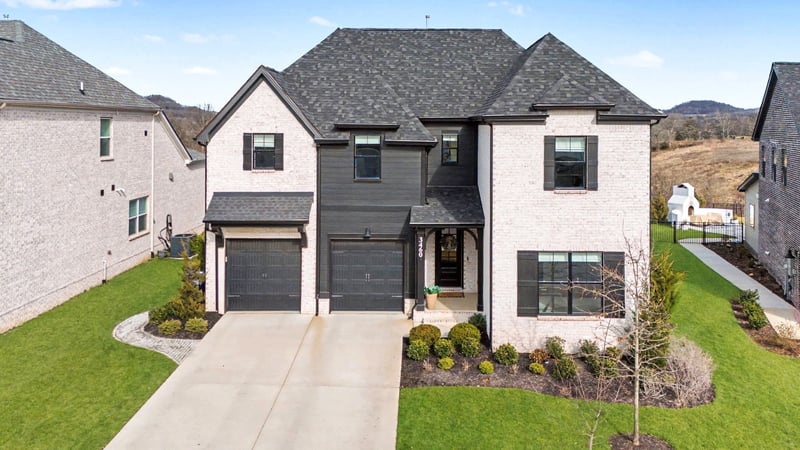 3460 Burgate Trl, Thompsons Station, TN 37179