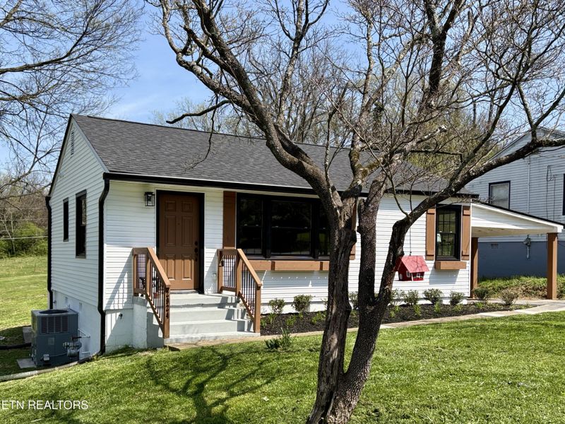 2924 Maxwell St, Knoxville, TN 37917