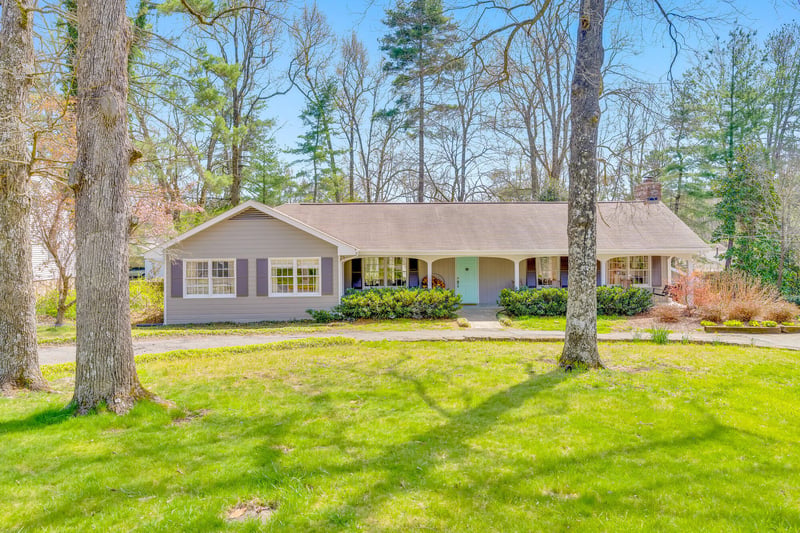 309 Marvin Ln, Lookout Mountain, GA 30750