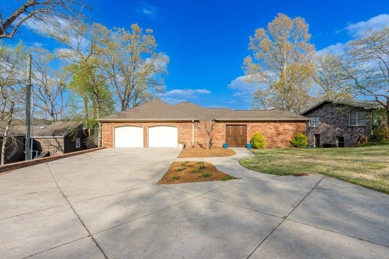 331 Carson Rd, Muscle Shoals, AL 35661