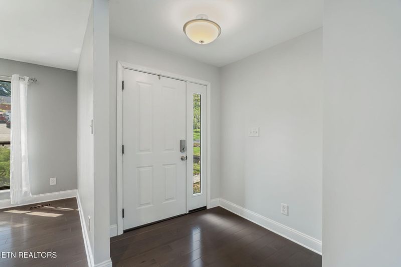 9703 Clearwater Dr, Knoxville, TN 37923