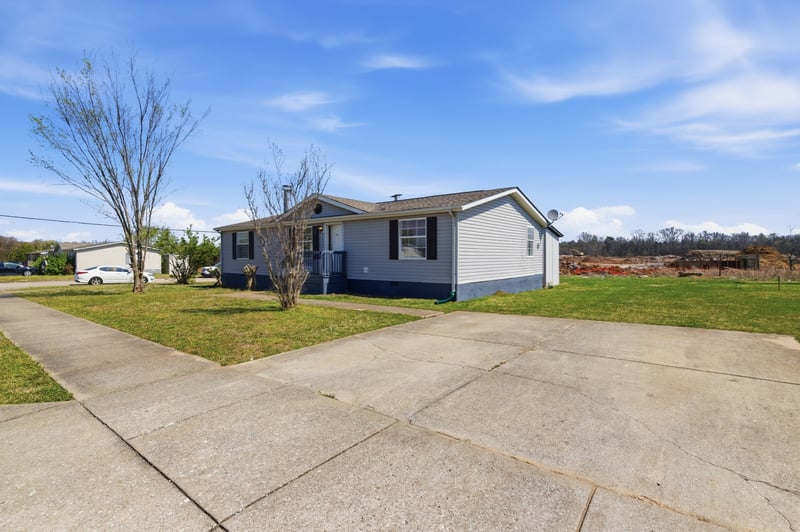 201 Oceanfront Cir S, Antioch, TN 37013