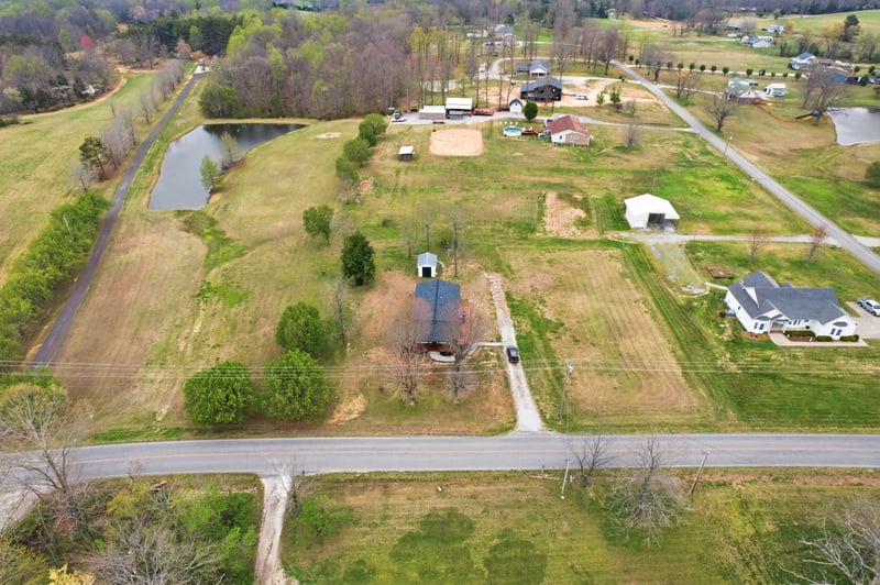 1237 Abiff Rd, Bon Aqua, TN 37025