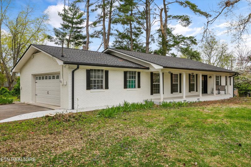 8808 Regent Ln, Knoxville, TN 37923