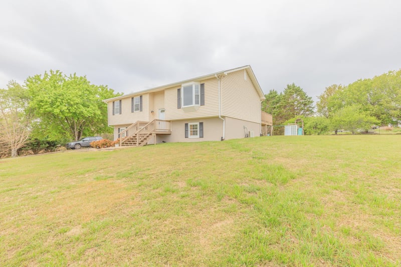 1306 Mcintire Rd, Rock Spring, GA 30739