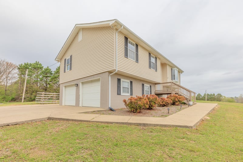 1306 Mcintire Rd, Rock Spring, GA 30739