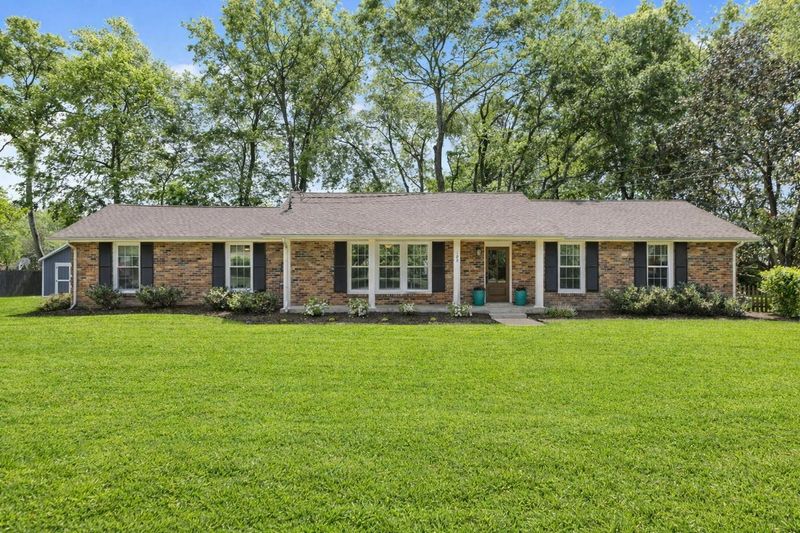 109 Pine Circle Dr, Franklin, TN 37069