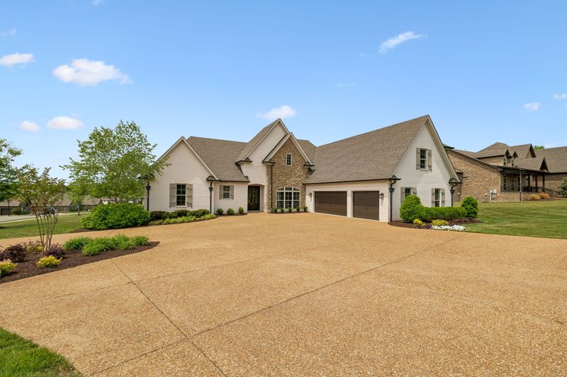 2308 Cages Bend Rd, Gallatin, TN 37066