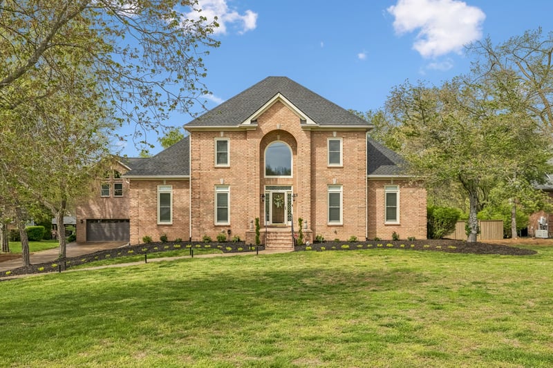 1018 Heritage Woods Dr, Hendersonville, TN 37075
