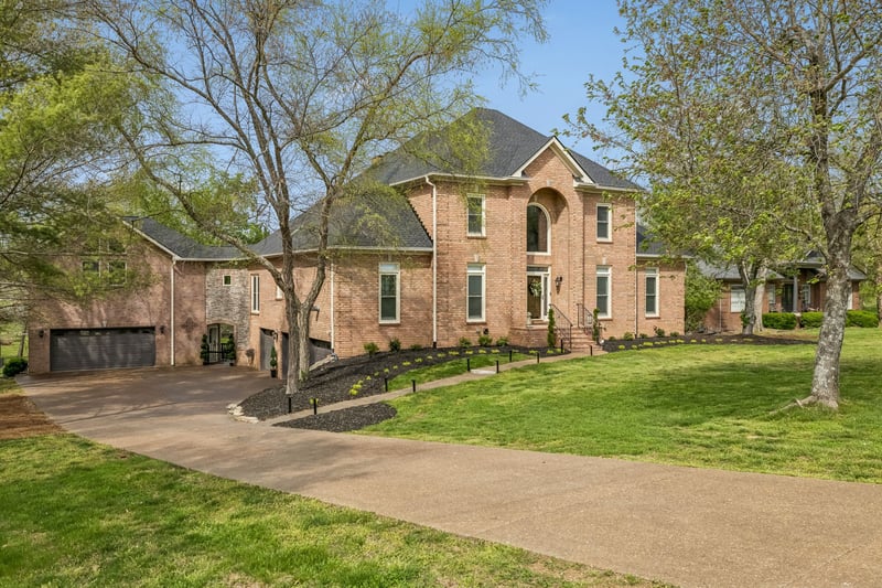 1018 Heritage Woods Dr, Hendersonville, TN 37075